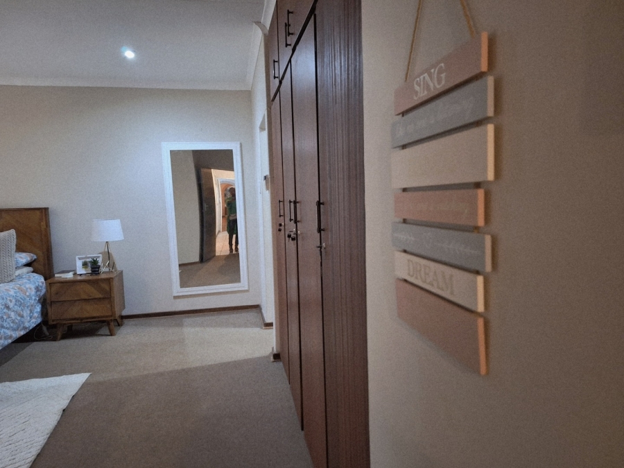 3 Bedroom Property for Sale in Kannoniers Park North West